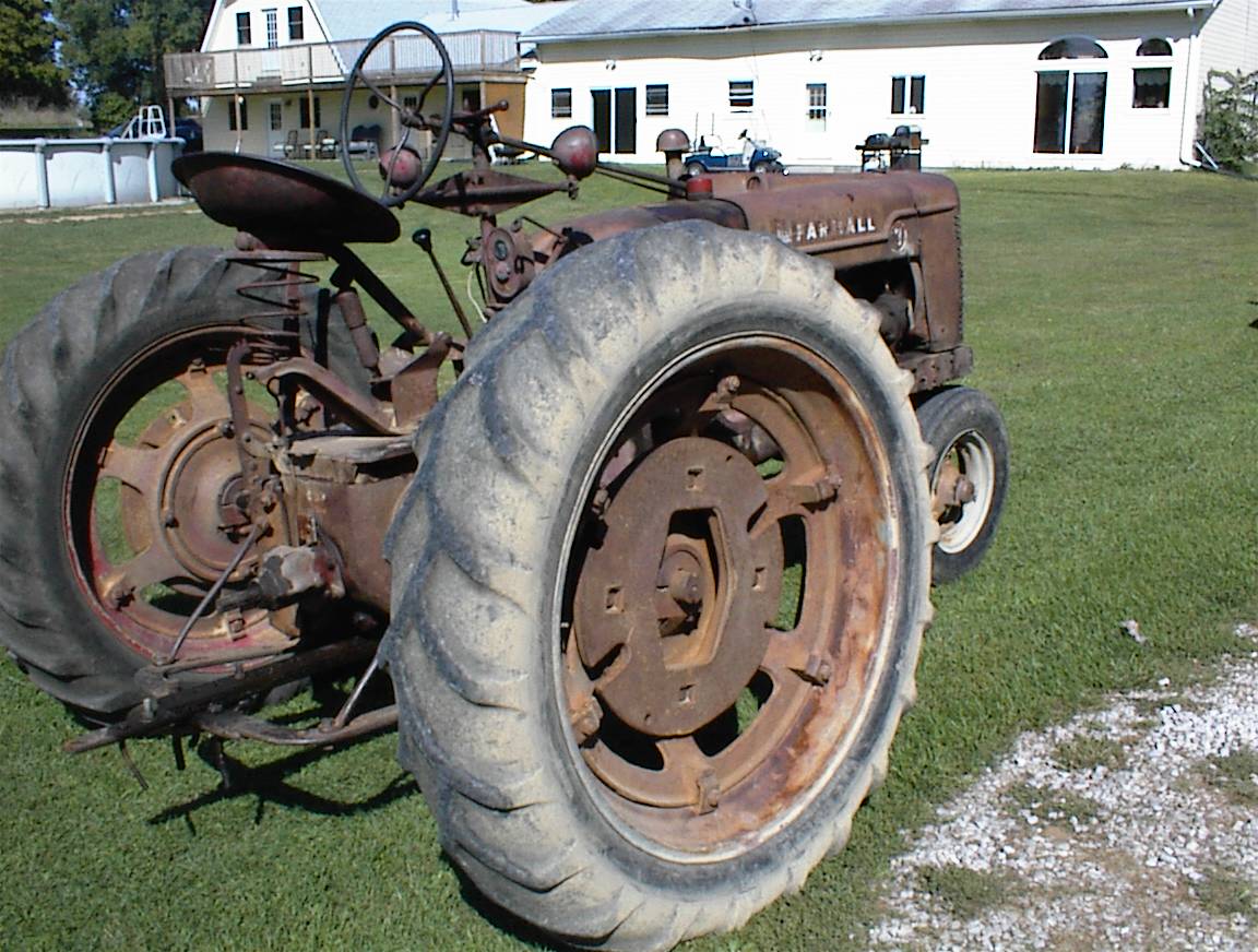 Another view of the same tractor.
